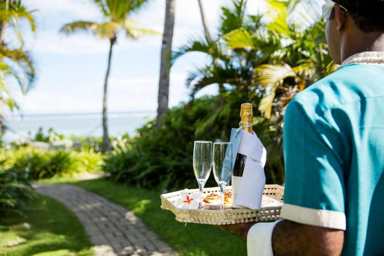 Outrigger Fiji Beach Resort Korotogo Exterior foto A butler at the Four Seasons Resort Maldives at Landaa Giraavili