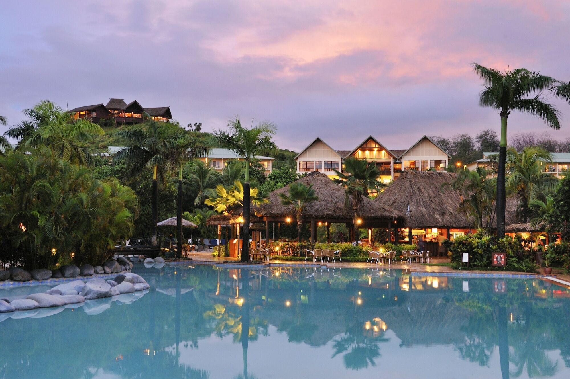 Outrigger Fiji Beach Resort Korotogo Facilidades foto The pool at the resort